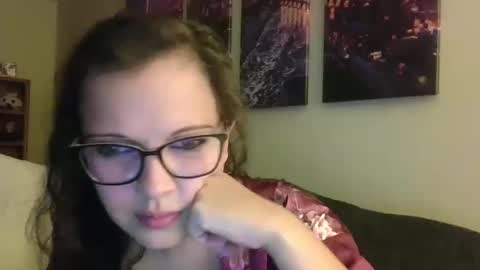 Snapshot of vichyde95 chatting on October 12, 2:15 am vichyde95 online show from October 12, 2:15 am