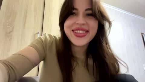 Mia online show from May 5, 5:41 pm