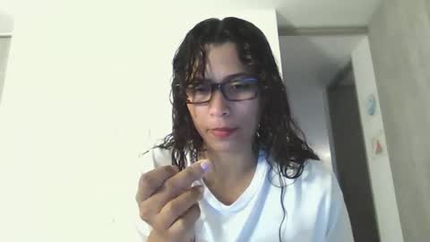 Vicky  online show from April 21, 1:42 am