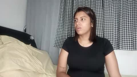 vickyhm22 online show from December 4, 6:13 am