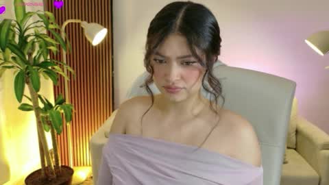 victoria online show from April 8, 1:47 pm