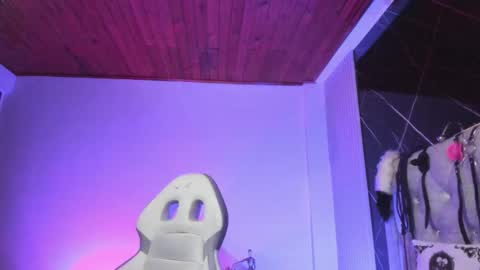 victoria_floyd1 online show from March 18, 9:31 pm