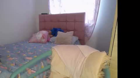 Snapshot of victoria_lehee chatting on December 12, 9:48 pm Victoria online show from December 12, 9:48 pm