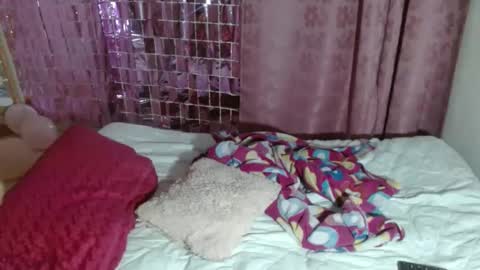 Snapshot of victoria_miler chatting on February 23, 8:44 pm VICKY online show from February 23, 8:44 pm