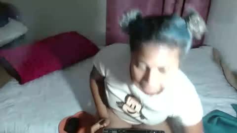 Snapshot of victoria_miler chatting on February 6, 8:29 am VICKY online show from February 6, 8:29 am