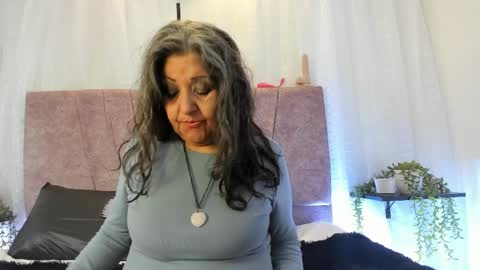 victoriaa_anderson_ online show from April 2, 7:43 pm