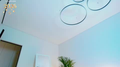 Miss V online show from January 5, 6:00 pm