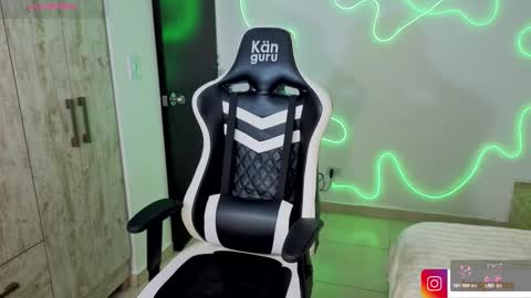 V  I C  T O R I A  online show from March 13, 11:30 pm