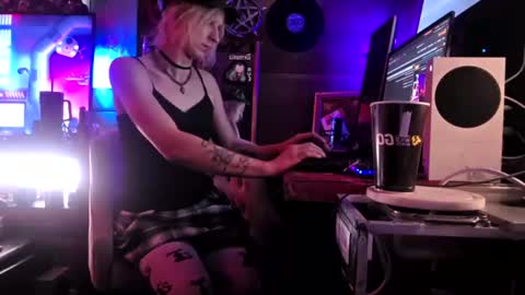 Vie ViXiiiN online show from August 2, 10:44 pm