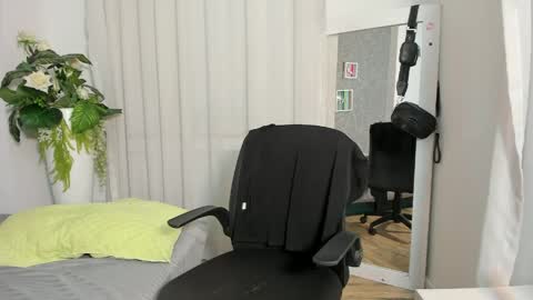 viictoriiasaenz online show from April 22, 6:09 am