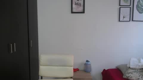 Snapshot of viki_mom chatting on January 13, 3:58 pm Viki Mom  online show from January 13, 3:58 pm