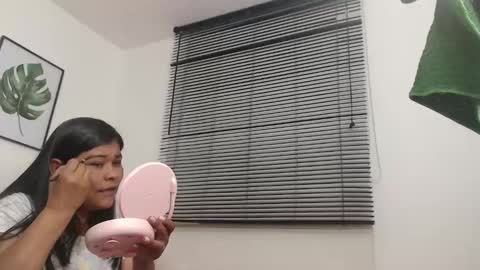 Snapshot of viki_mom chatting on March 1, 2:15 am Viki Mom  online show from March 1, 2:15 am