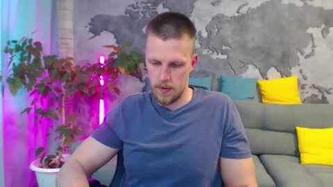 vikingchrisss online show from May 25, 11:38 am