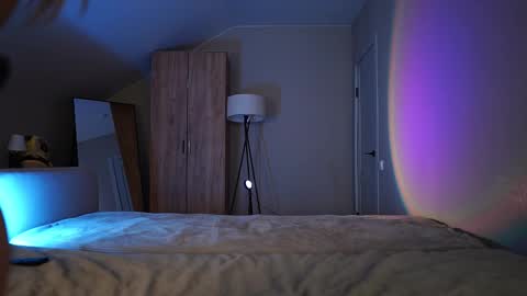 VIKKI online show from November 19, 12:15 pm