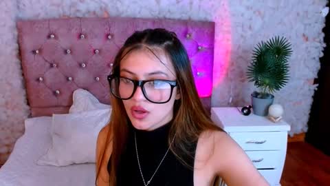viky_evanss online show from February 5, 8:01 pm