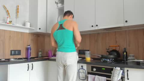 Vincent.  uncut 18cm online show from February 15, 9:05 am