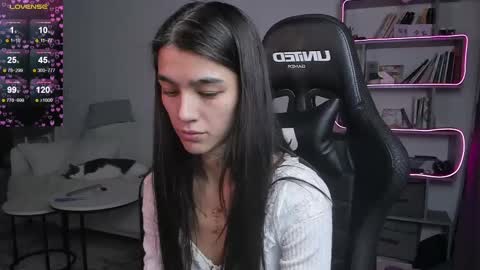 vinkitinkii online show from February 19, 9:39 am