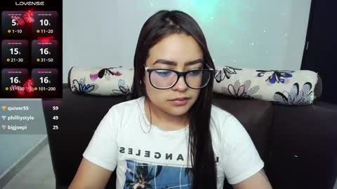 Snapshot of vio_let_ chatting on February 16, 9:38 pm Daniela online show from February 16, 9:38 pm