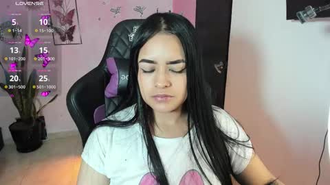 Snapshot of vio_let_ chatting on October 13, 9:22 am Daniela online show from October 13, 9:22 am