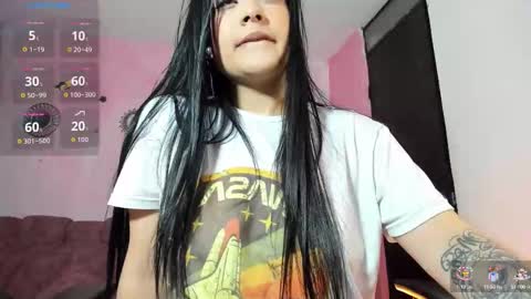 Snapshot of vio_let_ chatting on September 30, 8:25 am Daniela online show from September 30, 8:25 am