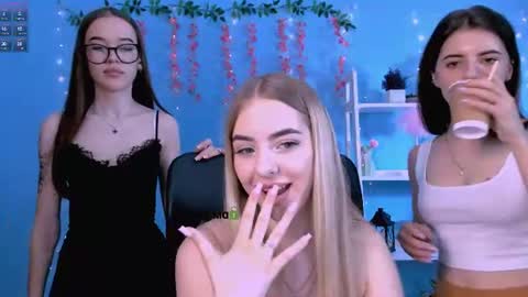 viola_sweet_ online show from July 4, 9:13 am