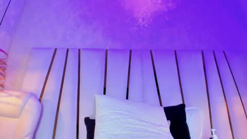 violeet_gray online show from April 2, 1:51 pm