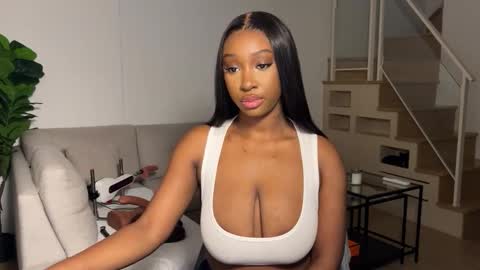 Snapshot of violet6xft chatting on October 21, 6:18 am Fantasy Black Girl online show from October 21, 6:18 am