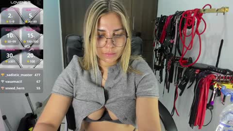 Snapshot of violet_bdsmx chatting on January 4, 11:27 pm Kim online show from January 4, 11:27 pm