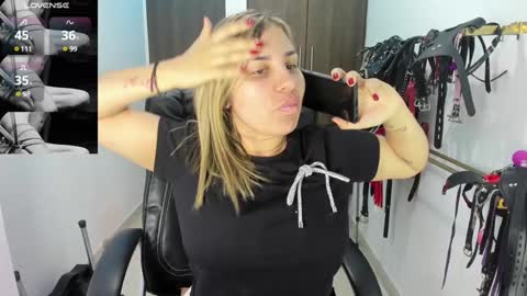 Snapshot of violet_bdsmx chatting on December 25, 9:54 pm Kim online show from December 25, 9:54 pm