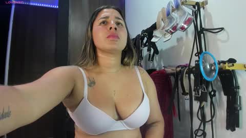 Snapshot of violet_bdsmx chatting on October 20, 11:54 pm Kim online show from October 20, 11:54 pm