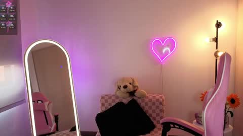 violet online show from June 5, 8:36 pm