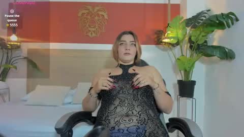 violet_lorainn online show from October 3, 8:17 pm