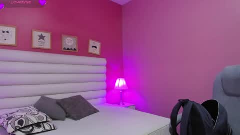 violet_sinclair online show from May 26, 11:05 am