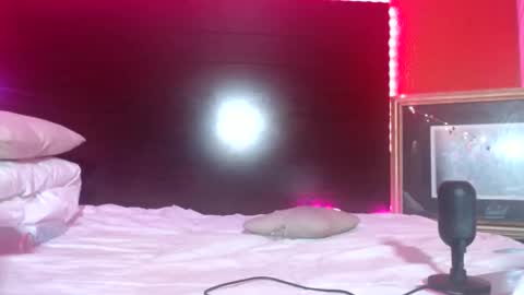 violet_winter97 online show from February 6, 9:28 pm