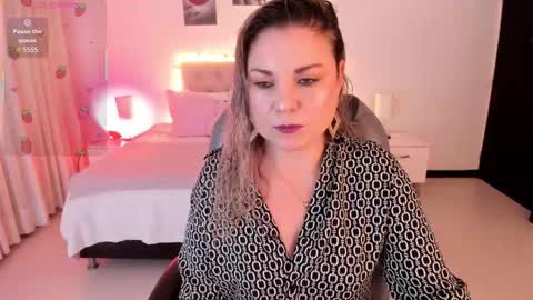 Snapshot of violeta_hotter_ chatting on October 17, 11:14 am violeta_hotter_ online show from October 17, 11:14 am