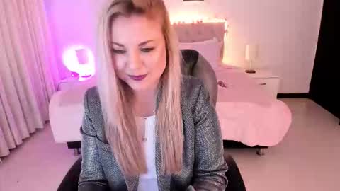 Snapshot of violeta_hotter_ chatting on October 18, 11:25 am violeta_hotter_ online show from October 18, 11:25 am