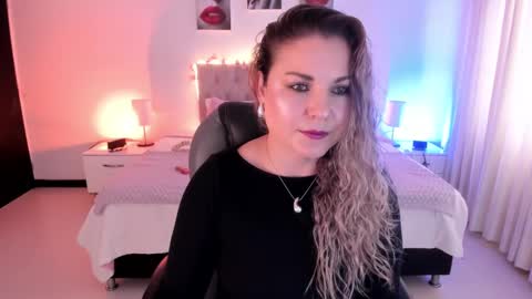 Snapshot of violeta_hotter_ chatting on October 4, 11:30 am violeta_hotter_ online show from October 4, 11:30 am