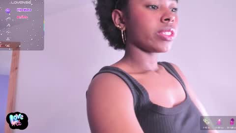 Snapshot of violeta_ruiz_ chatting on October 2, 9:35 pm violeta_ruiz_ online show from October 2, 9:35 pm
