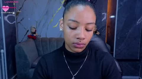 violeth_b online show from June 5, 1:38 pm