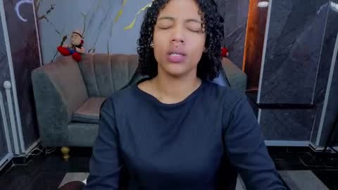 violeth_b online show from June 3, 1:58 pm