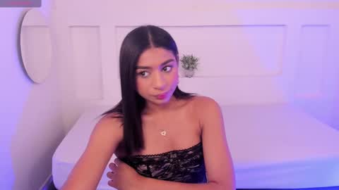 V I O L E T online show from February 25, 11:43 am