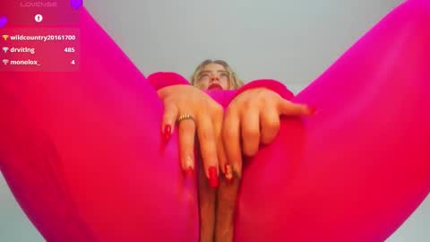 VIOLETA MONTANA online show from February 2, 6:21 am