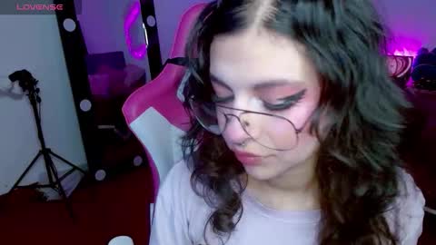Snapshot of violetqs chatting on October 19, 7:07 pm online show from October 19, 7:07 pm