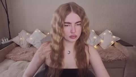 ViolettaOtis online show from April 21, 12:34 pm