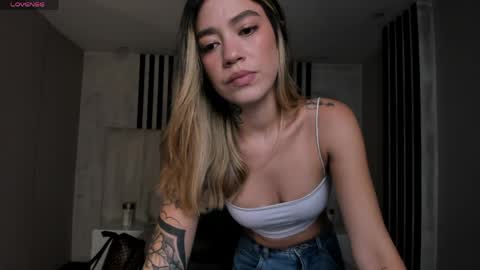 Violett  online show from April 20, 9:34 am