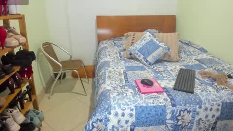 violleeet_ online show from March 23, 2:27 am