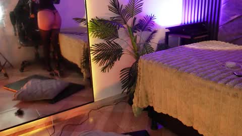 viollettebylyly online show from March 5, 12:58 pm