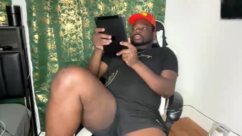 Elle Hood online show from November 18, 3:20 am