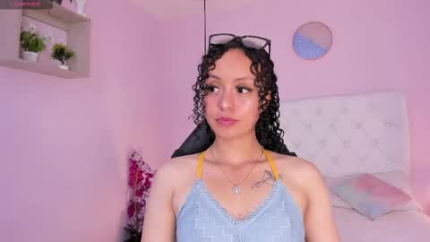 Vivi online show from December 18, 3:35 am