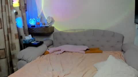 vivian_alison online show from August 7, 6:50 pm